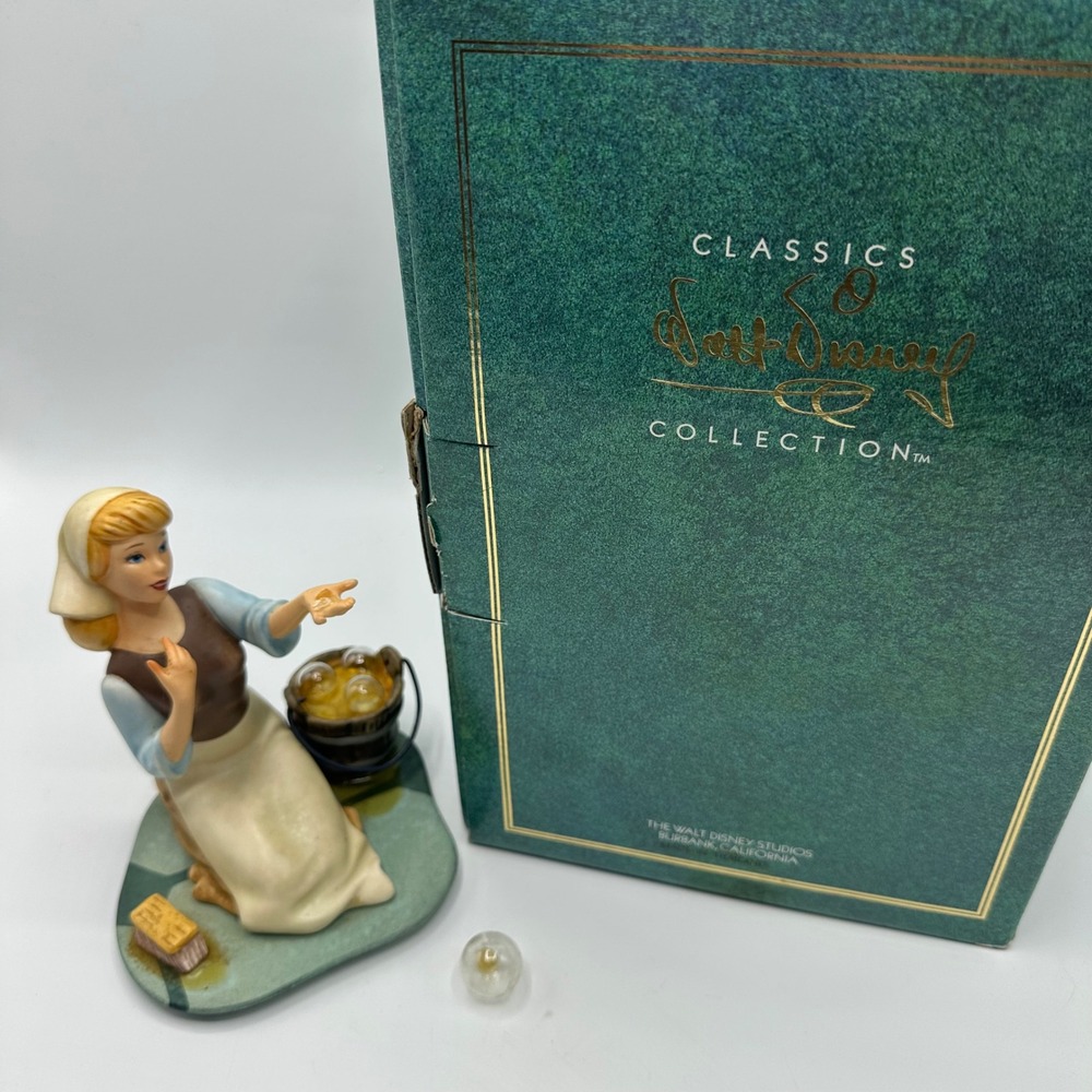 WDCC Disney Cinderella They Cant Stop Me From Dreaming Figurine Boxed Broken